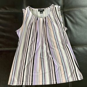 Business casual sleeveless top great spring colors!